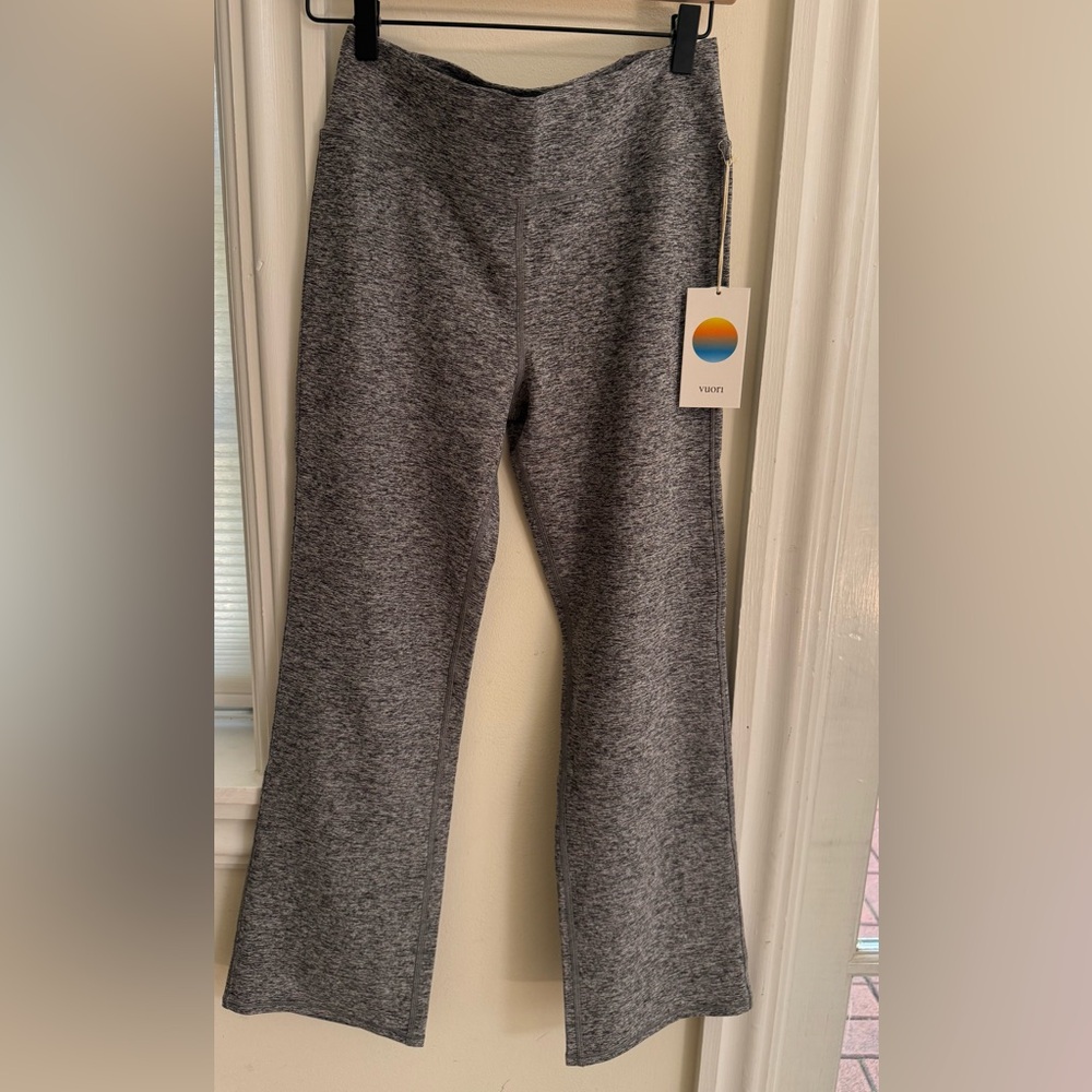 NWT Vuori woman’s  Gray Leggings Athletic Comfort
